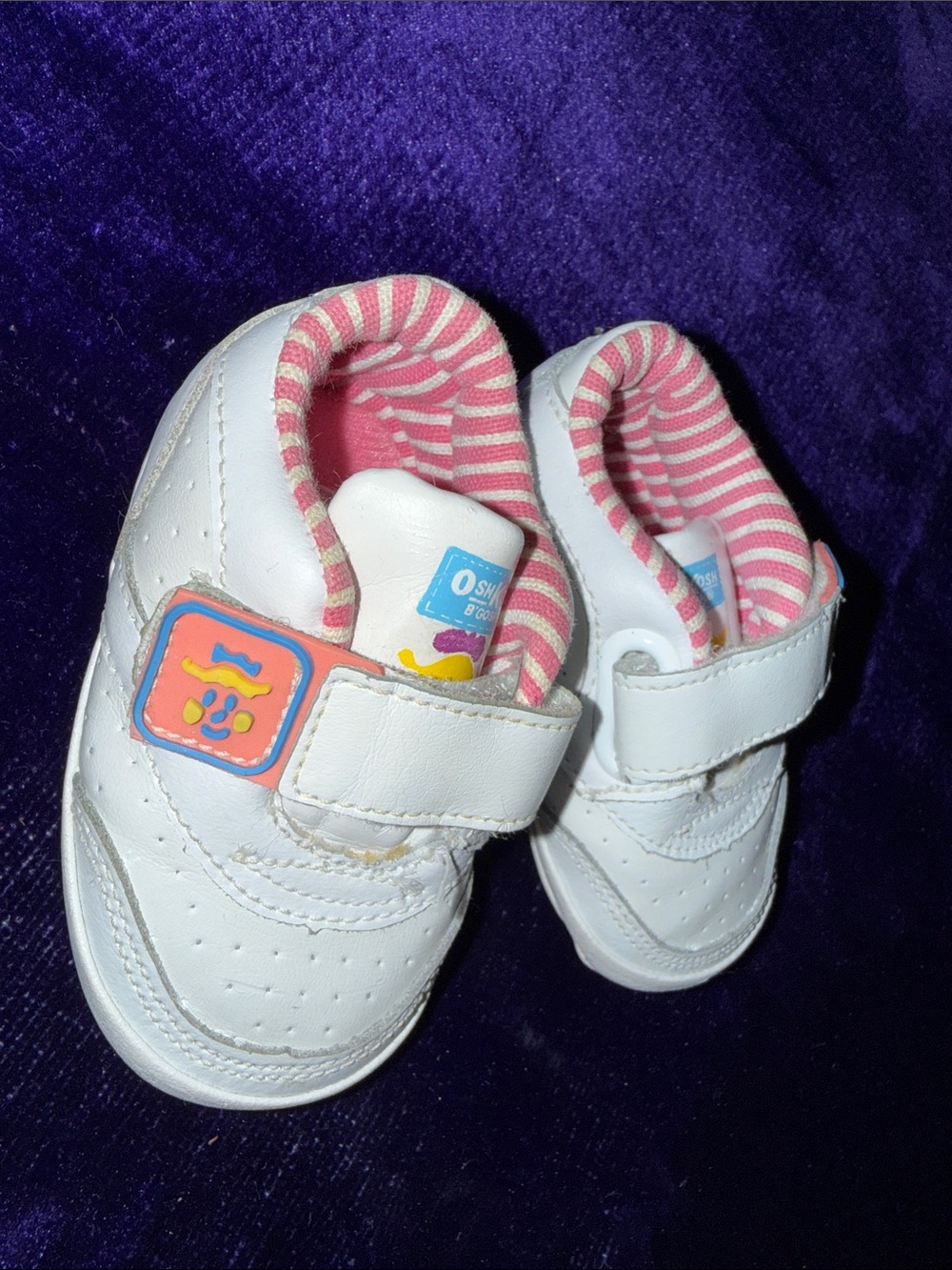 Size 1 vintage Osh Kosh White Toddler Shoes with Pink Stripe Lining